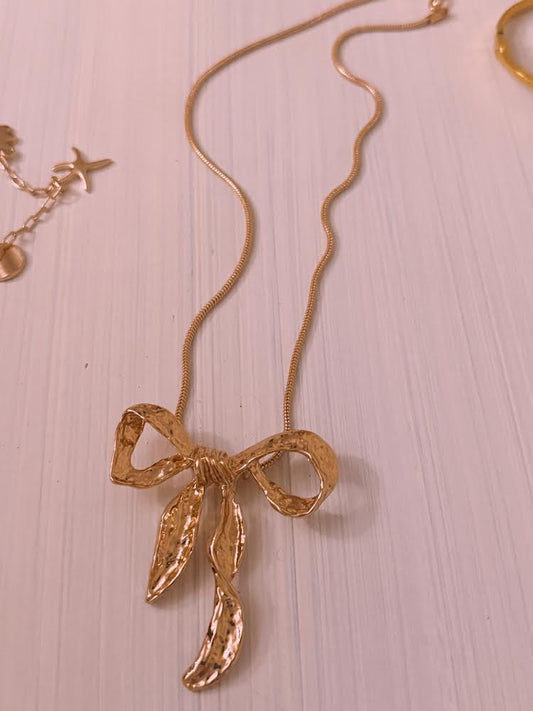 Bow Babe necklace